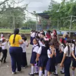 Alumnos de la Escuela Rafael Ignacio Mendoza de Barinas participan en simulacro antisísmico