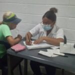Autoridades de Salud siguen brindando atención médica integral a las abuelas y abuelos del país