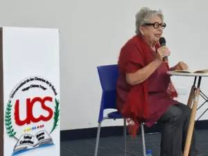 La profesora Judith Valencia analizó los desafíos del poder global y la soberanía