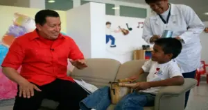Hugo Chávez Frías y el abrazo humano que transformó la salud pública nacional