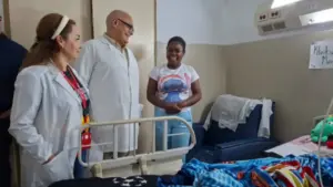 Ministro de Salud visitó pacientes del Hospital Domingo Luciani tras eventos sísmicos