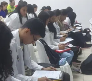 50 nuevos médicos se capacitaron en salud intercultural para abordar comunidades indígenas en Bolívar