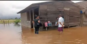 Equipo del PAI inmunizó a 100 habitantes de las zonas afectadas por las lluvias en Pedraza