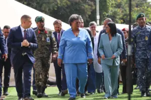 Presidenta Rodríguez supervisó junto a Mia Mottley hospital barbadense instalado en Guarenas