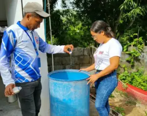 Ejecutaron abatización y eliminación de criaderos de dengue en el sector El Topo Centro de Cojedes