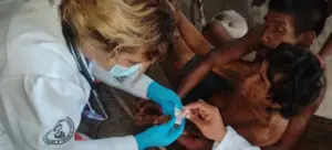 Atienden a pacientes Yanomamis en comunidades fluviales de difícil acceso en Amazonas