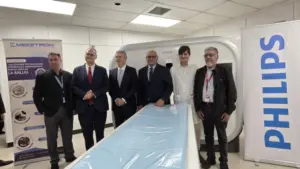 Visitan áreas repotenciadas con moderna tecnología médica en el Hospital Vargas