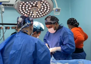 Realizan por primera vez cirugía de eventración masiva en la CHET