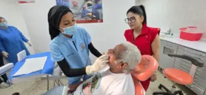 Misión Sonrisa entregó 90 prótesis dentales a adultos mayores en Caracas